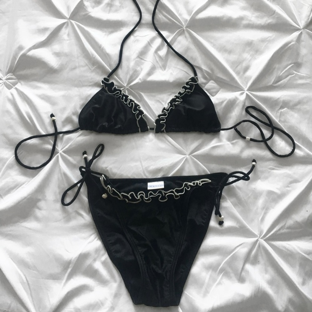 Daffy Waterwear | Black & white ruffle bikini